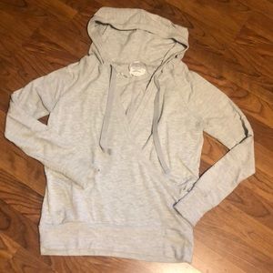 Fashionable hooded shirt